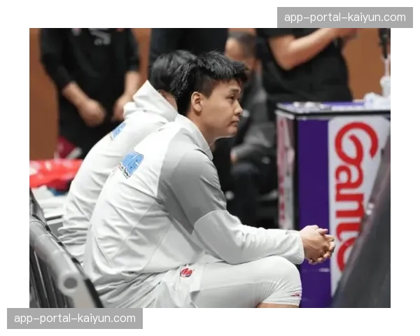 赵睿训练中腿部肌肉拉伤，预计缺阵两周影响季后赛备战